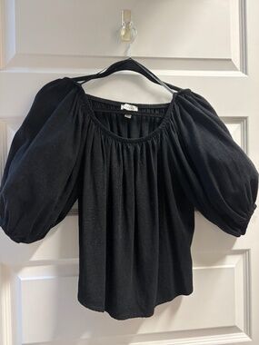 EUC Topshop Black Textured Off Shoulder Puff Sleeve Top Womens SZ 6